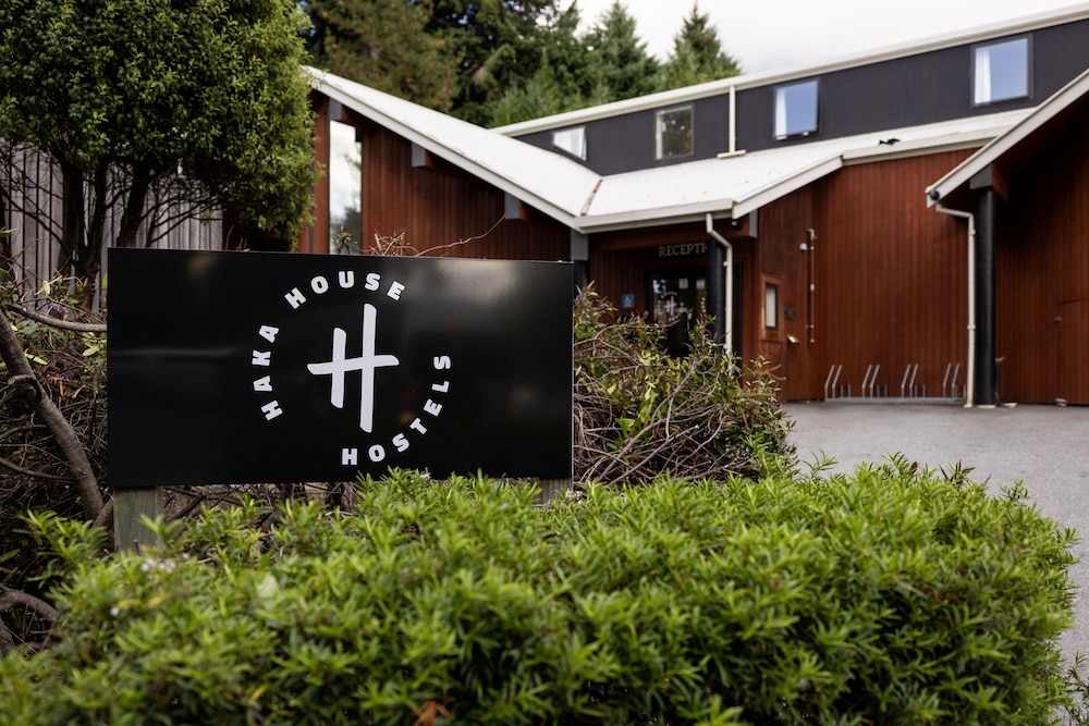 Haka House Queenstown Lakefront 2/50