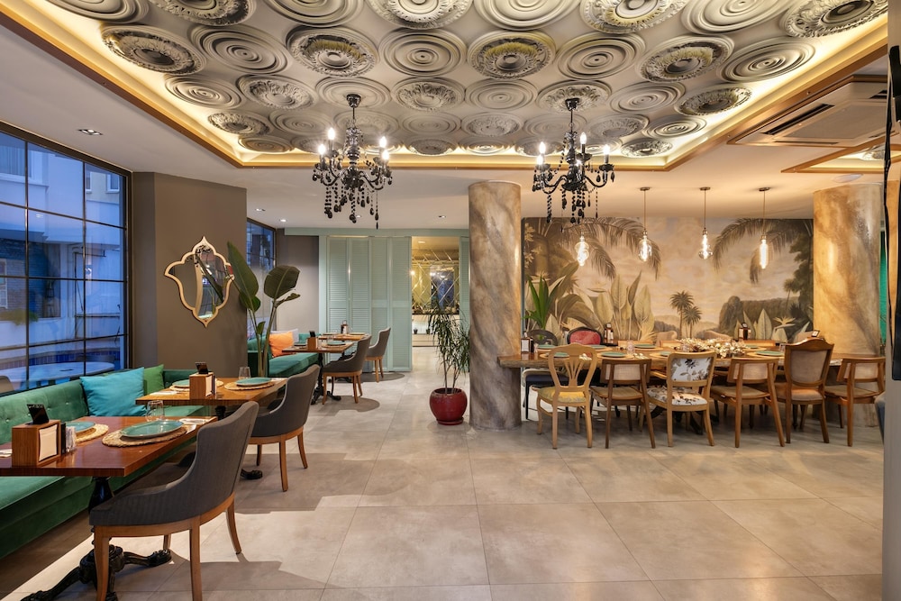 Azuu Boutique Hotel 52/76