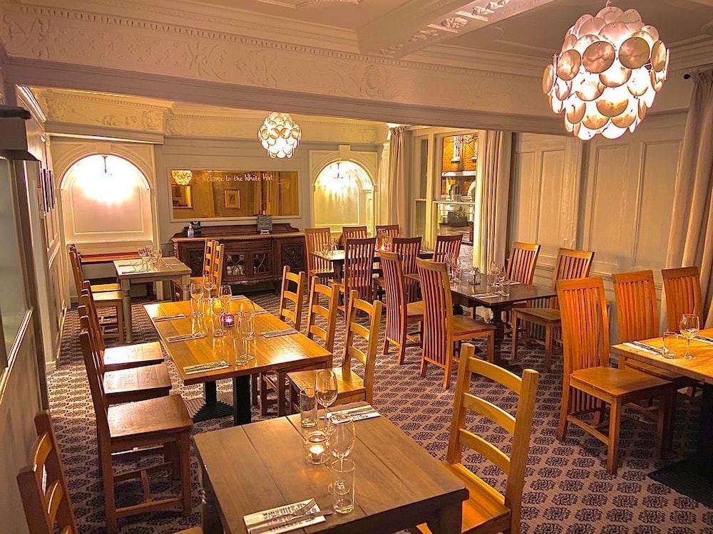 White Hart Hotel &amp; Restaurant 26/42