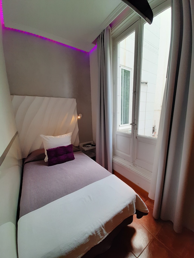 Hostal Las Fuentes 10/66