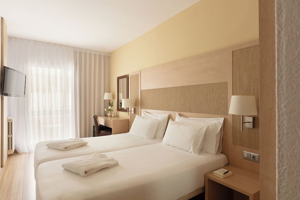COMFORT, SINGLE, QUEEN BED, BALCONY