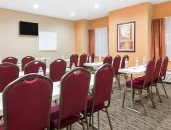 Microtel Inn And Suites Anderson Clemson 25/37