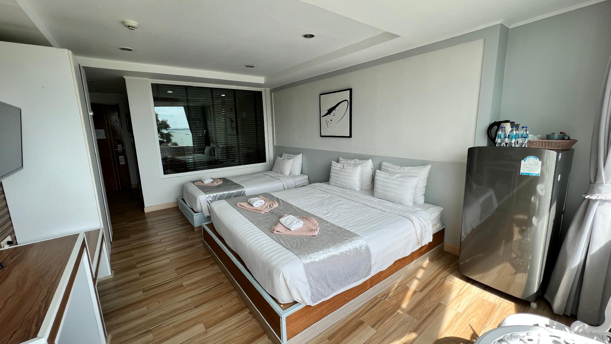 Executive, Suite, Triple, 1 Double and 1 Single Bed, Sea View