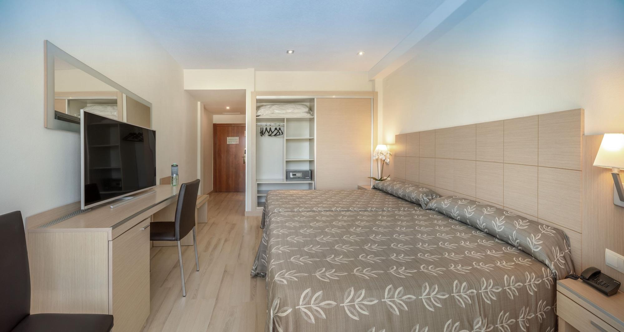 Room, Quadruple, Balcony