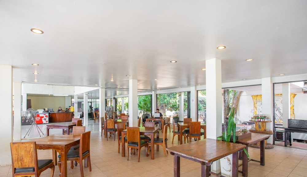 Siam Beach Resort 56/71