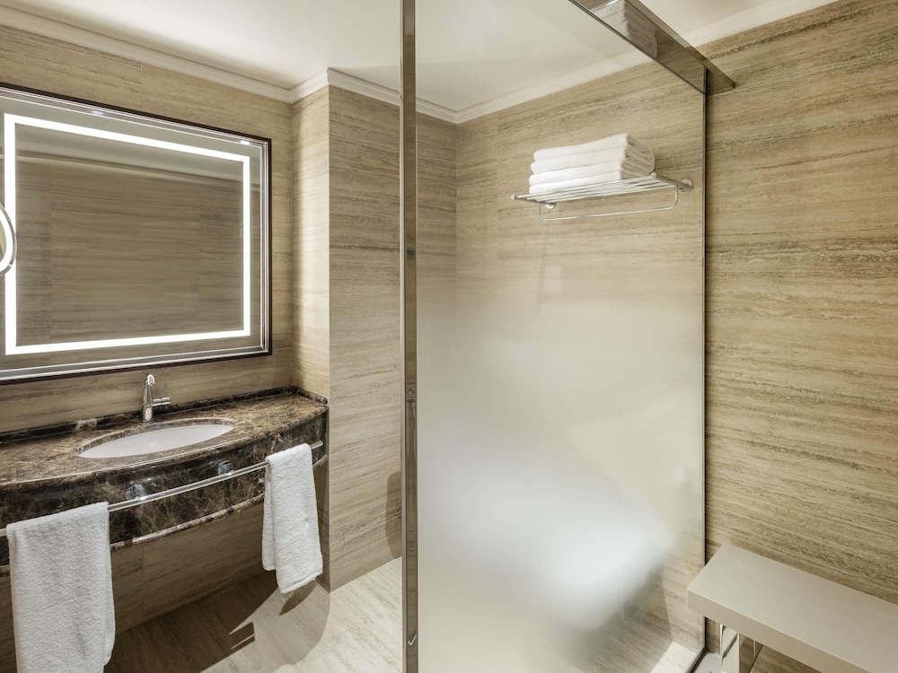 جناح تنفيذي بسرير كينج، Hotel Oran Bay Managed By Accor 2/3
