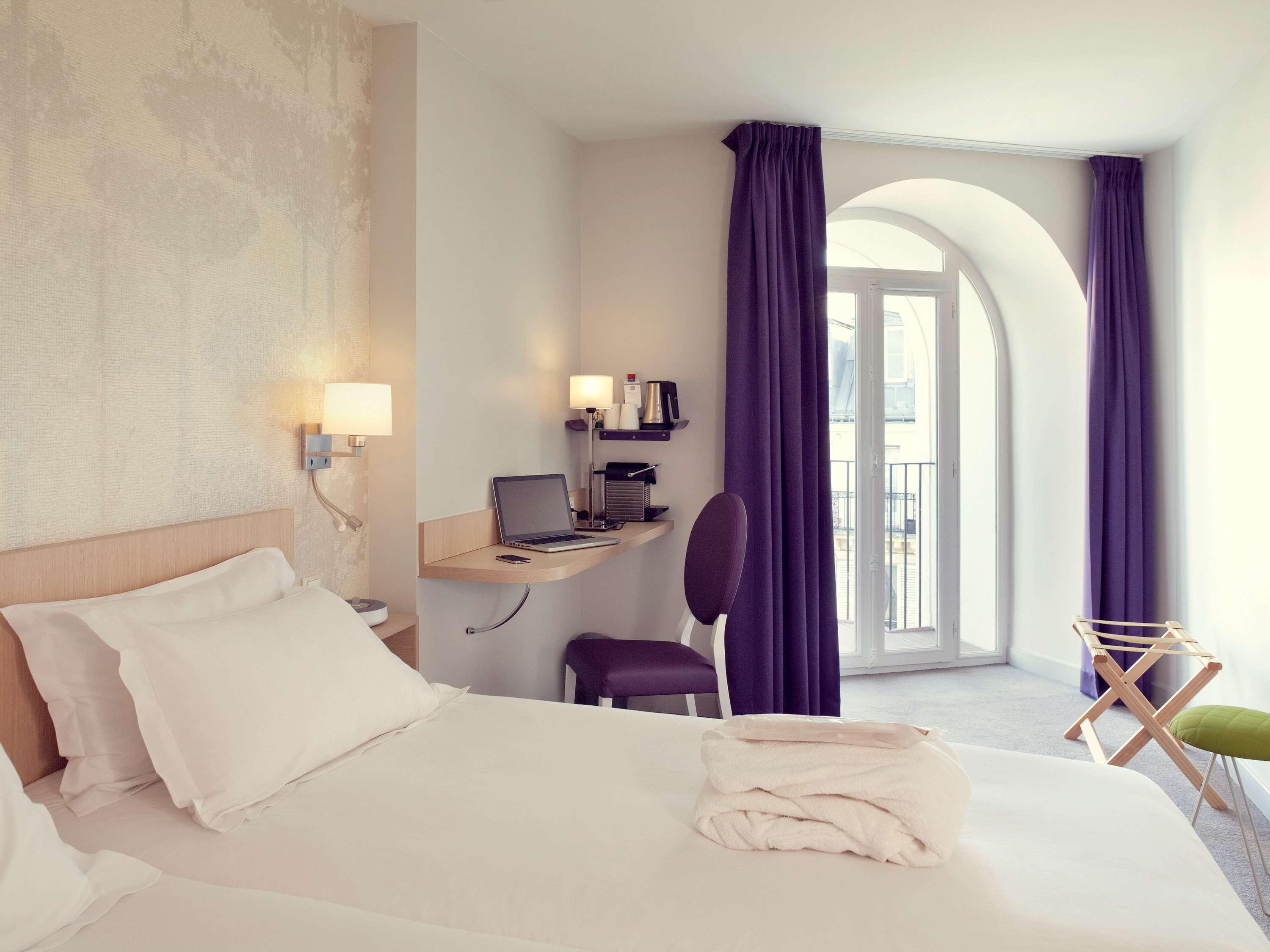 PRIVILEGE, TWIN BEDS