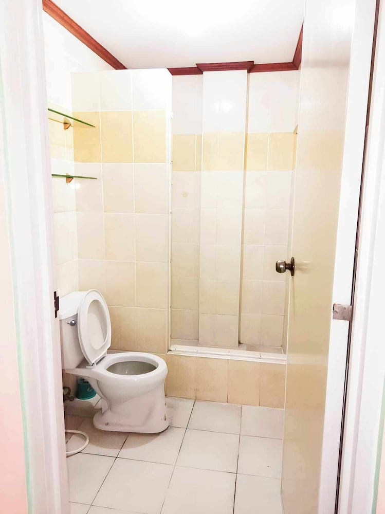 1St Street Park Apartelle 55/55