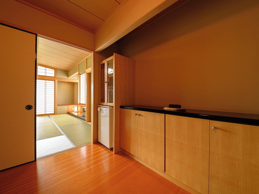 Ryokan Mebaeso 7/62