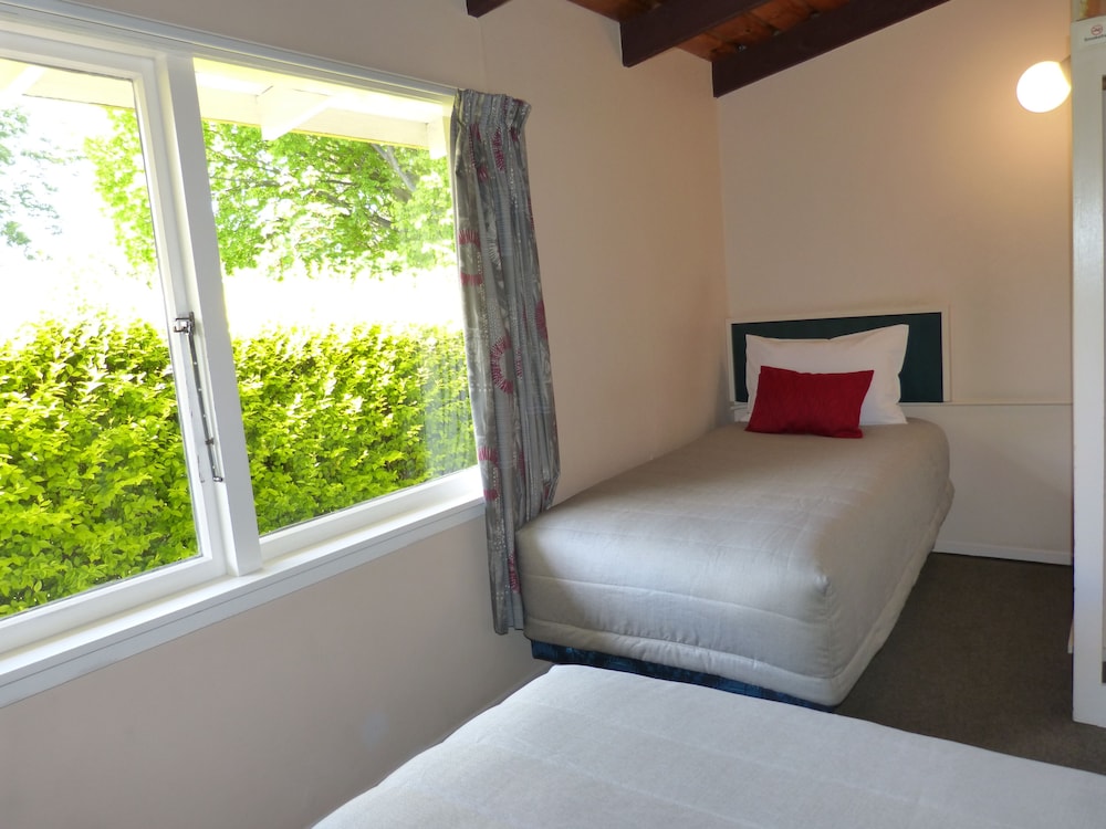 Spa Lodge Motel 12/49