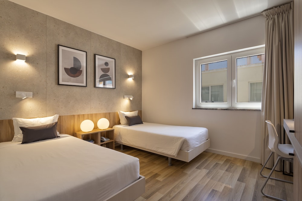 Standard, Twin Beds
