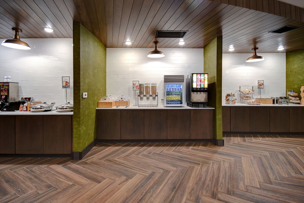 Fairfield Inn & Suites by Marriott Grand Rapids Wyoming 6/36