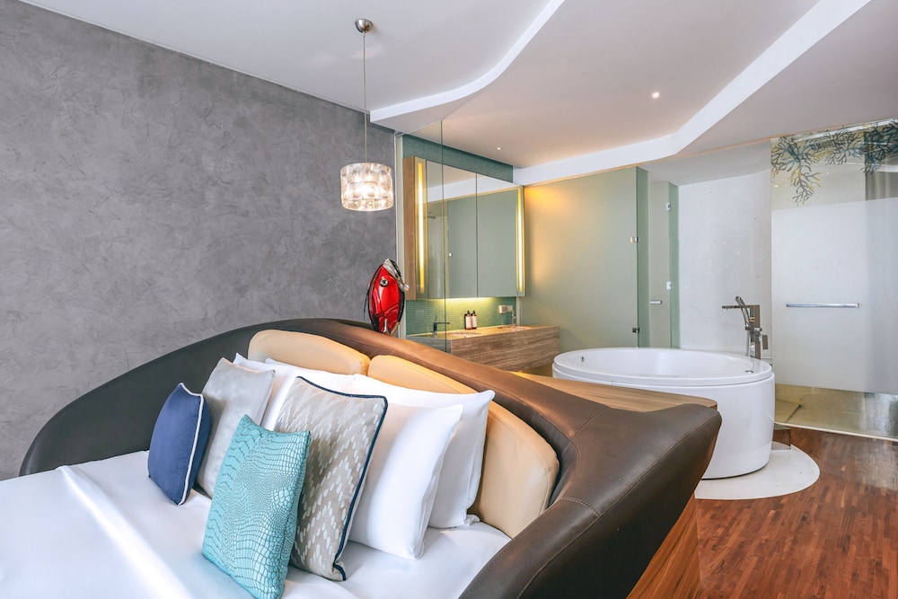 Aqua Suite One Bedroom