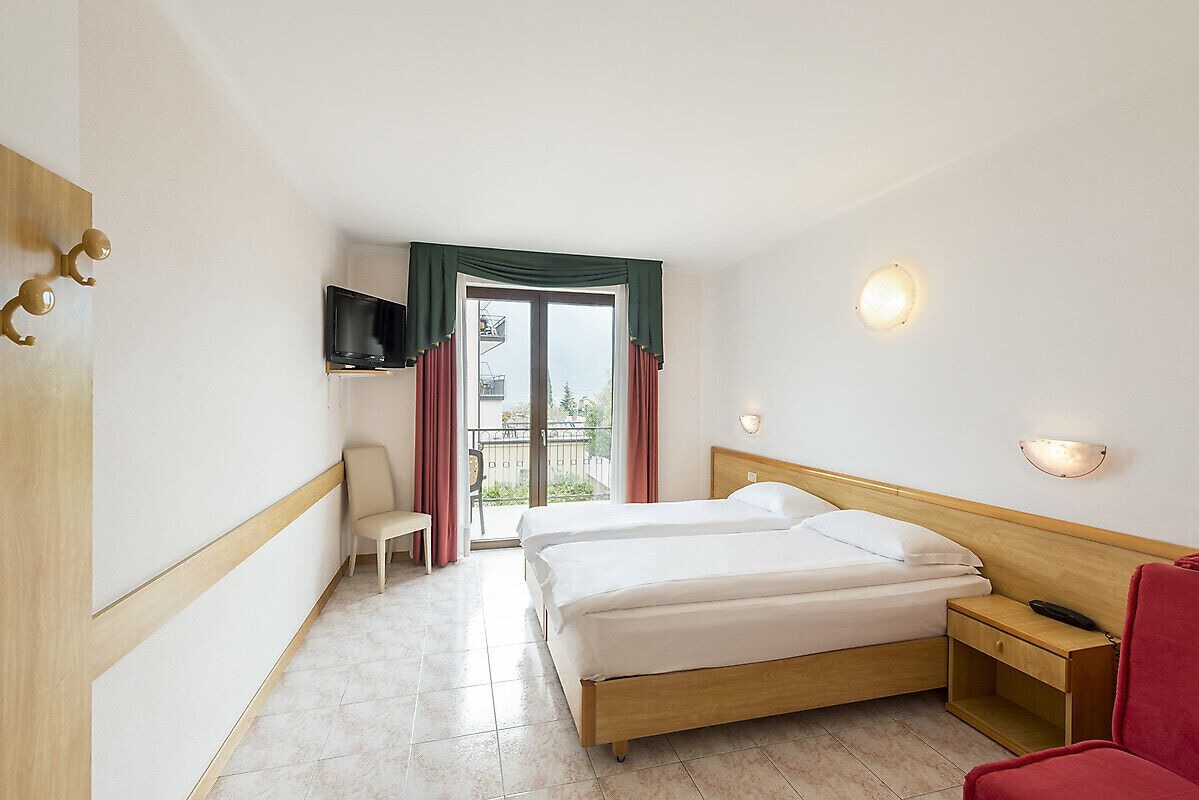 Room, Double or Twin Bed, Lake View, Balcony
