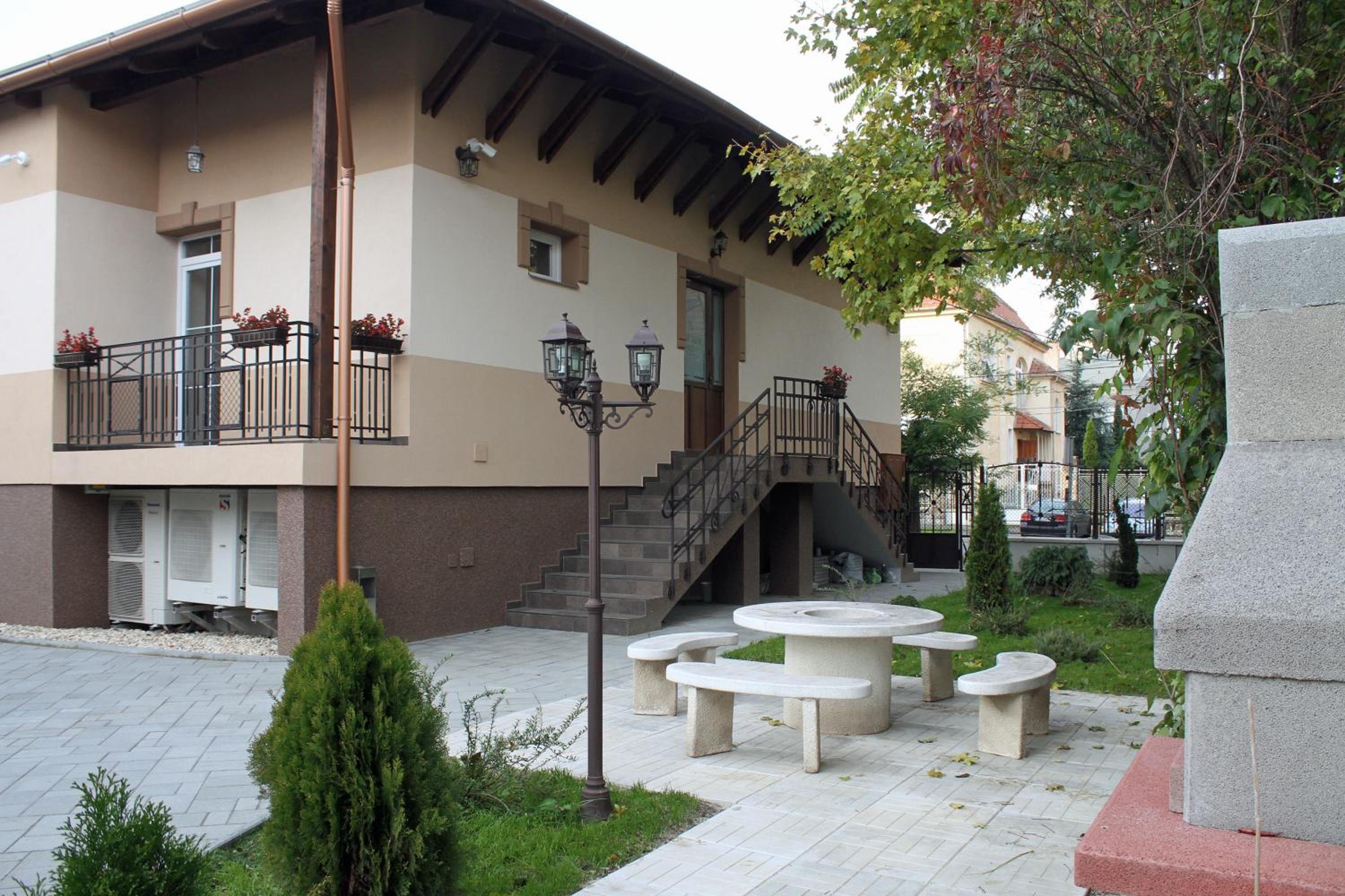 Levay Villa Hotel 2/47