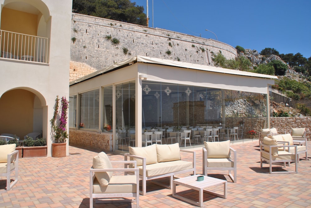 EST HOTEL 14/65
