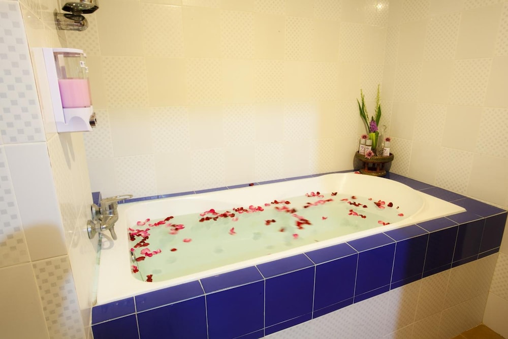 Zaza Hotel 33/49