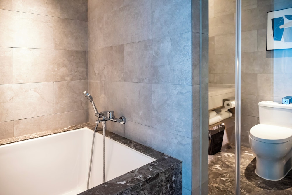 LN Dongfang Hotel Pazhou 58/60