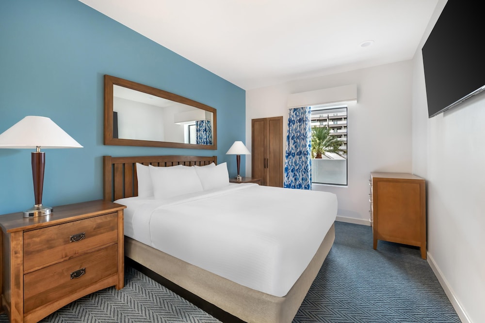 2 BEDROOMS, SUITE, KING AND QUEEN BED, ACCESSIBLE