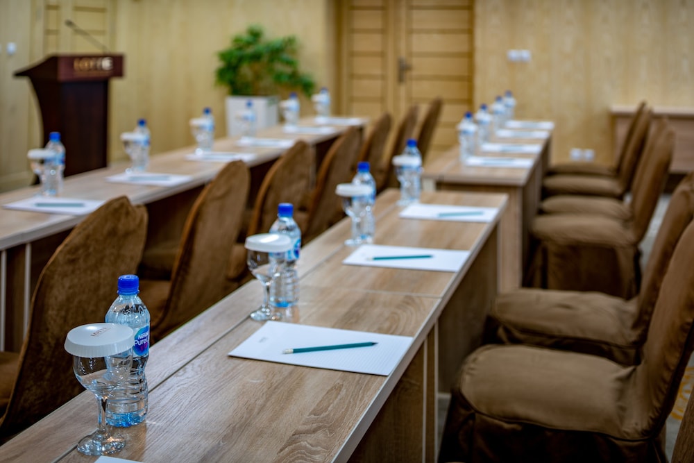 Lotte City Hotel Tashkent Palace 52/64