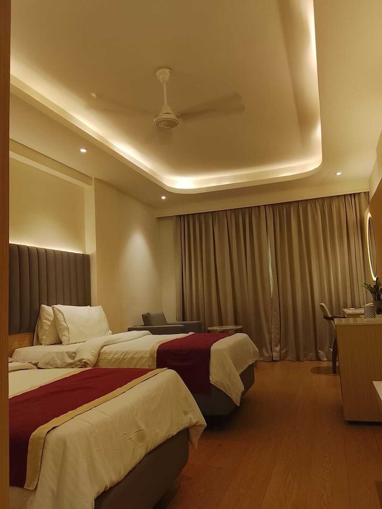 Fortune Murali Park 18/50