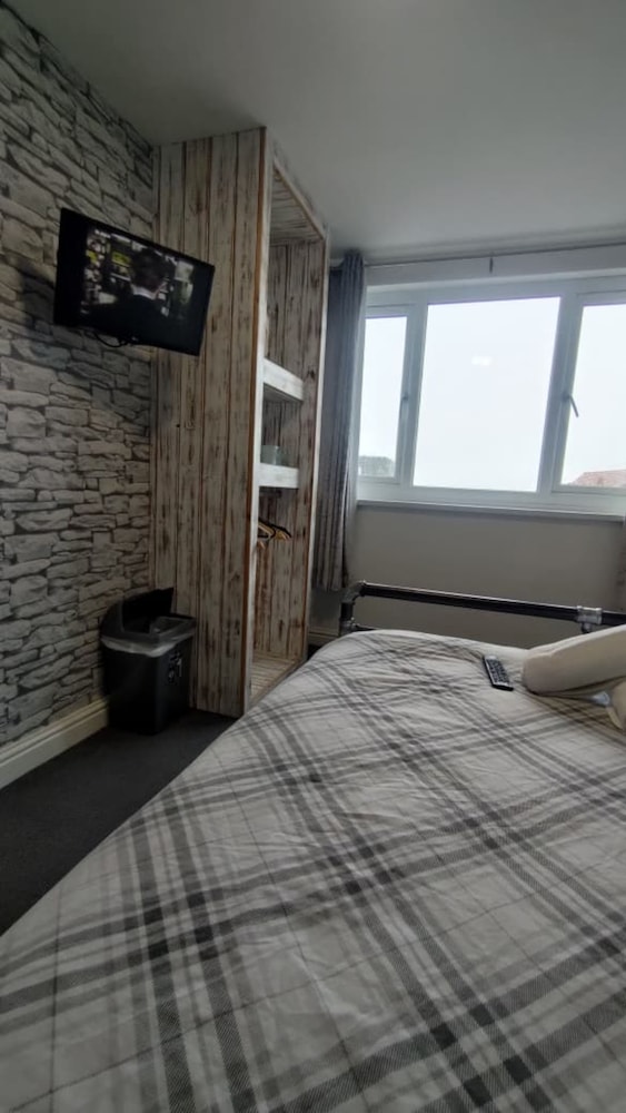 OYO Shore Surf Lodge 39/50