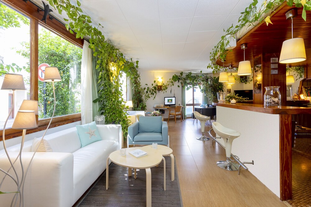 Manolita Hostal 45/71
