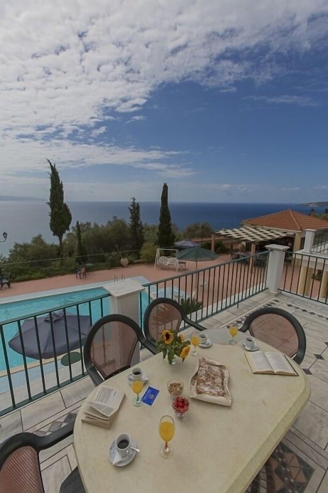 Garbis Villas 34/50