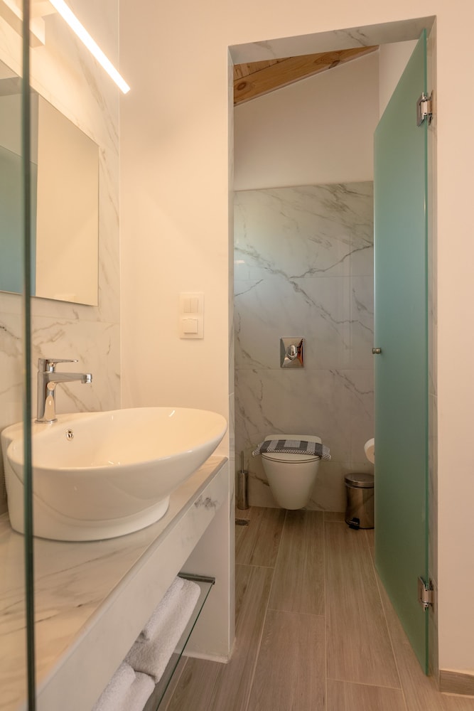 Gt Beach Hotel 48/49