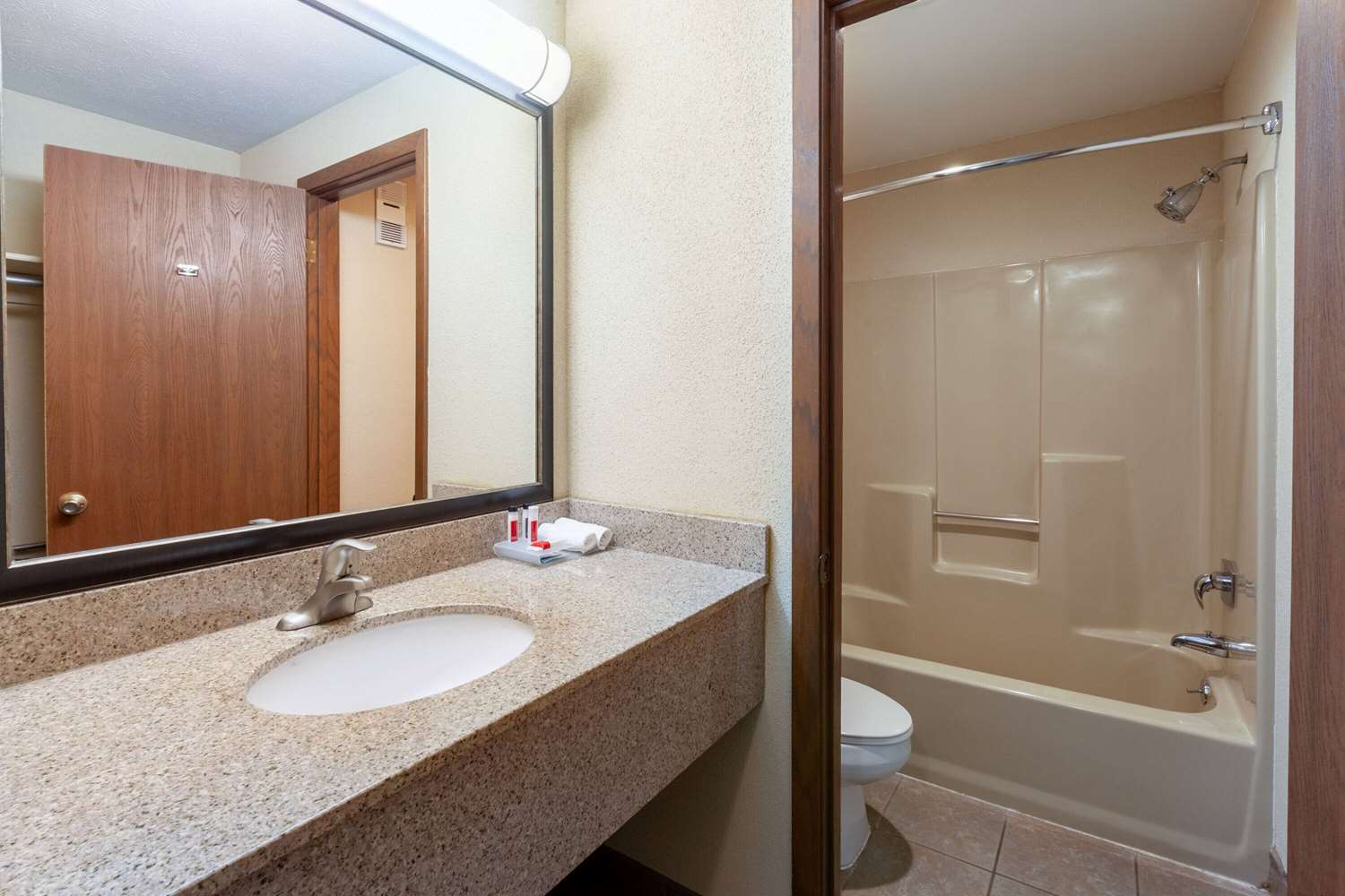 Baymont by Wyndham St. Ignace Lakefront 53/54