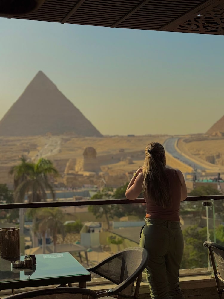 Sahara Pyramids Inn 44/50