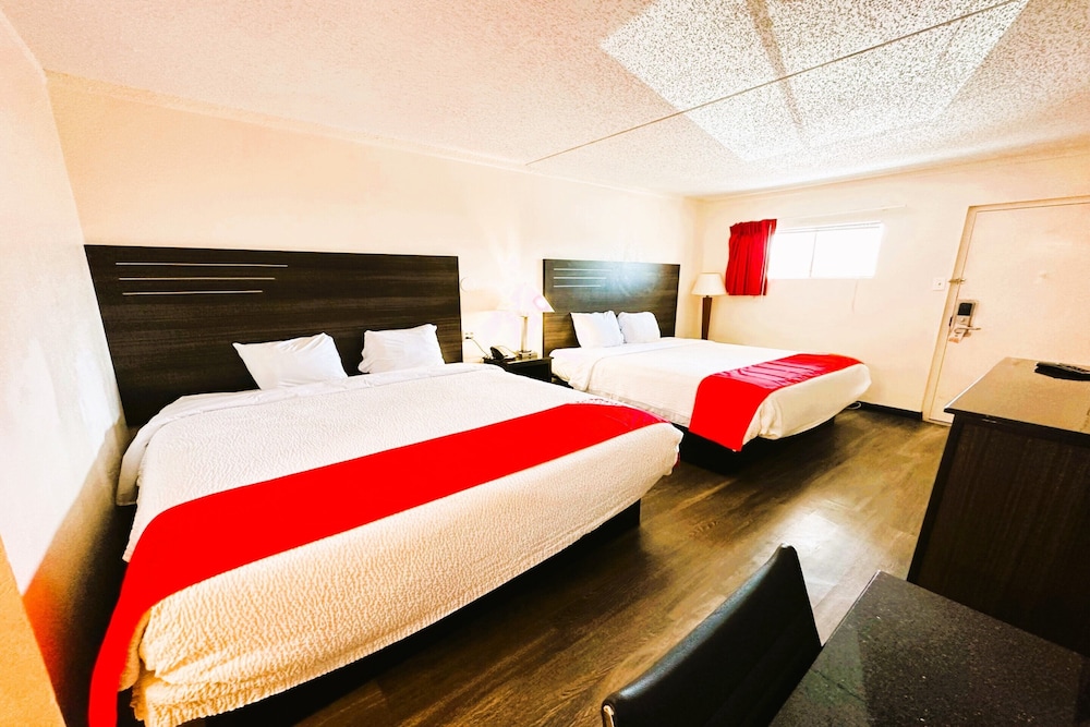 Oyo Hotel San Antonio Lackland AFB/Seaworld Hwy 90 W 30/52