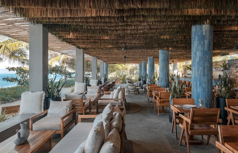 Amber Lombok Beach Resort 38/49