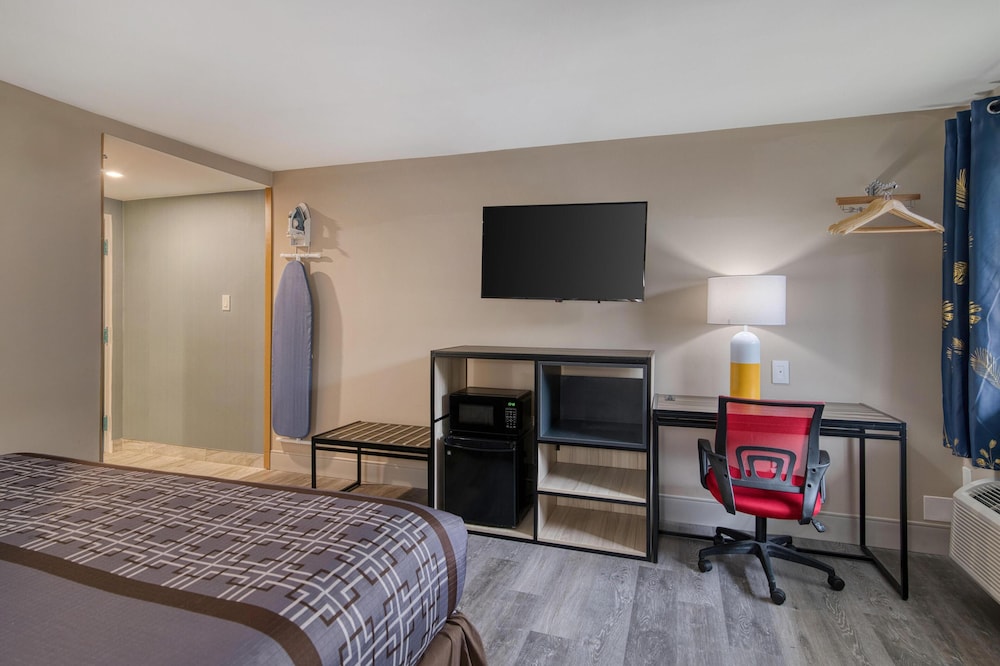Yankee Clipper Inn, SureStay Collection by Best Western 34/50