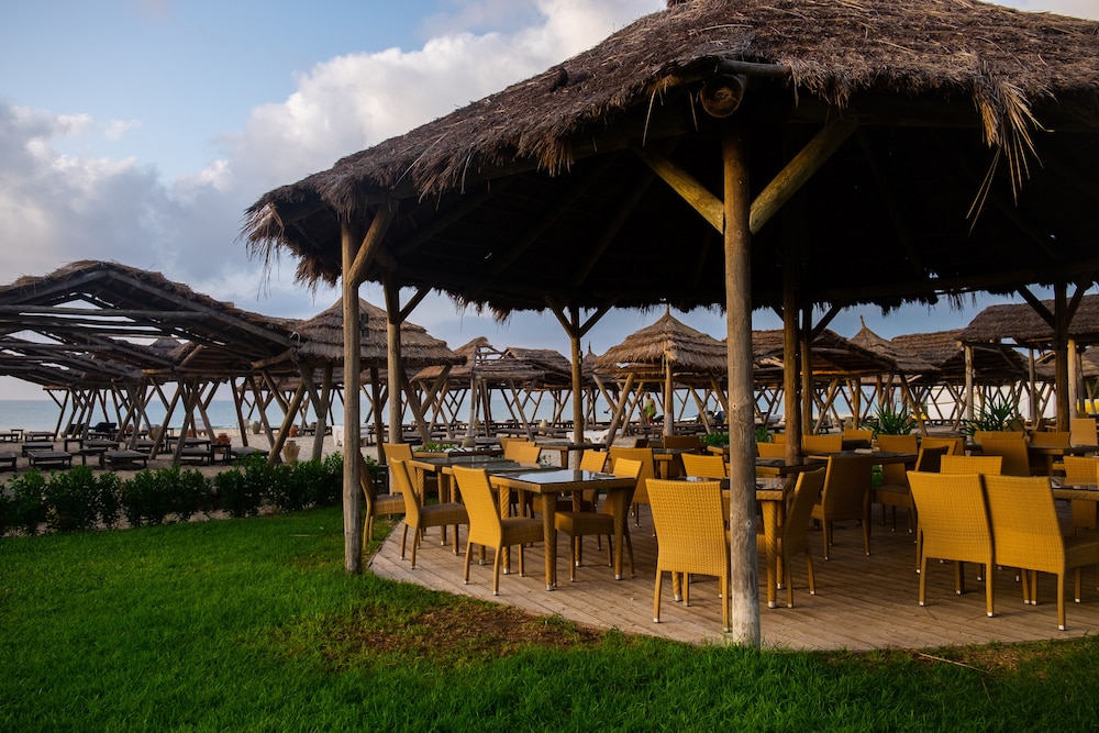 THE ORANGERS BEACH RESORT AND BUNGALOWS 36/43