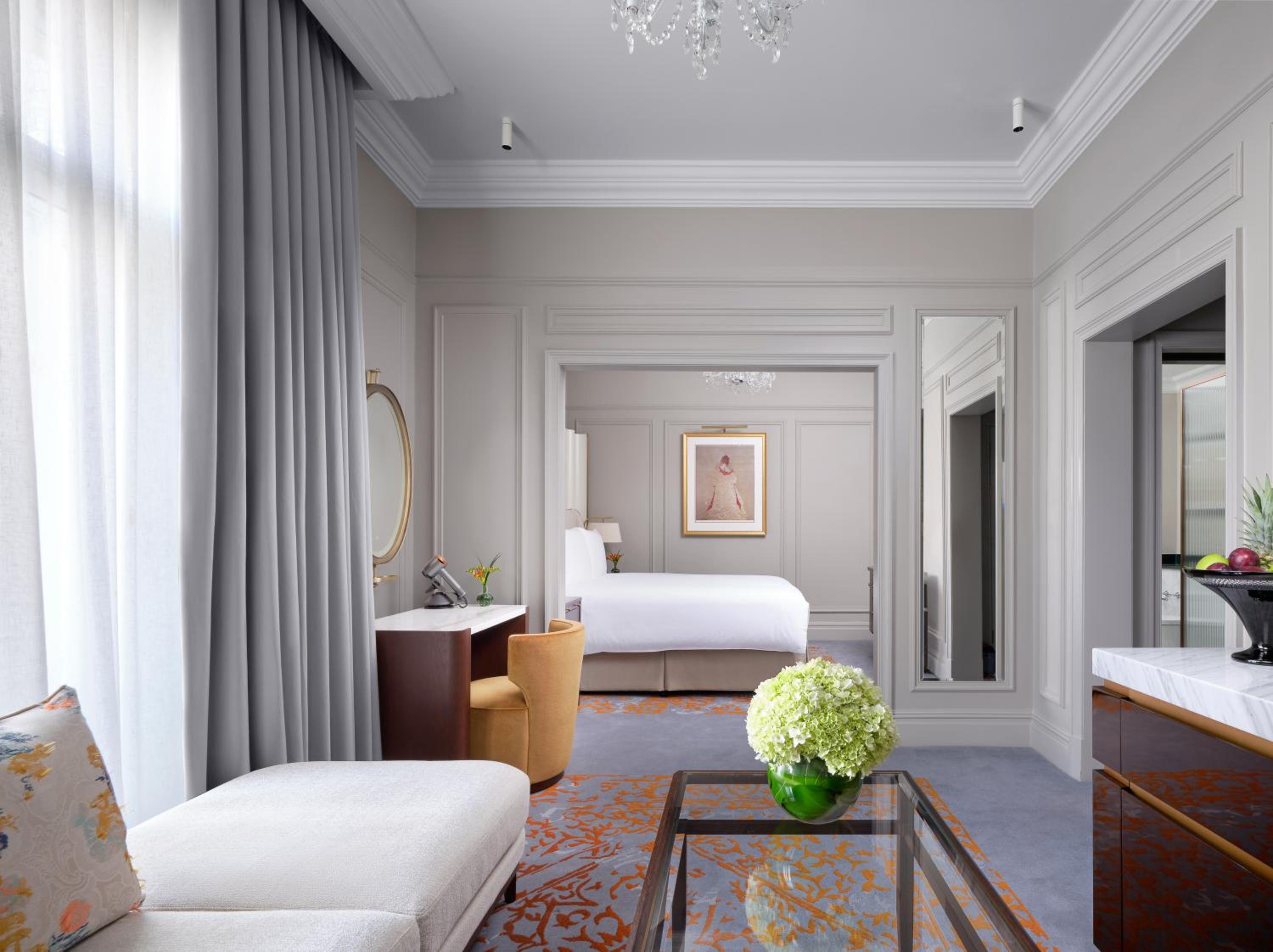 جناح، The Savoy Hotel 5/6