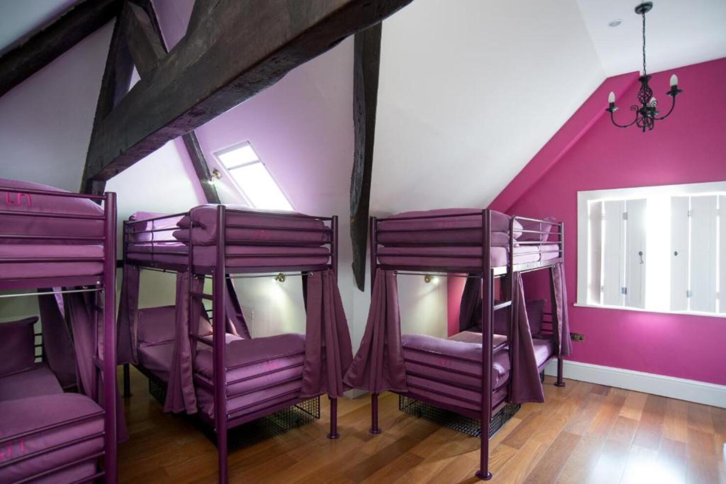 Private, 6 Beds