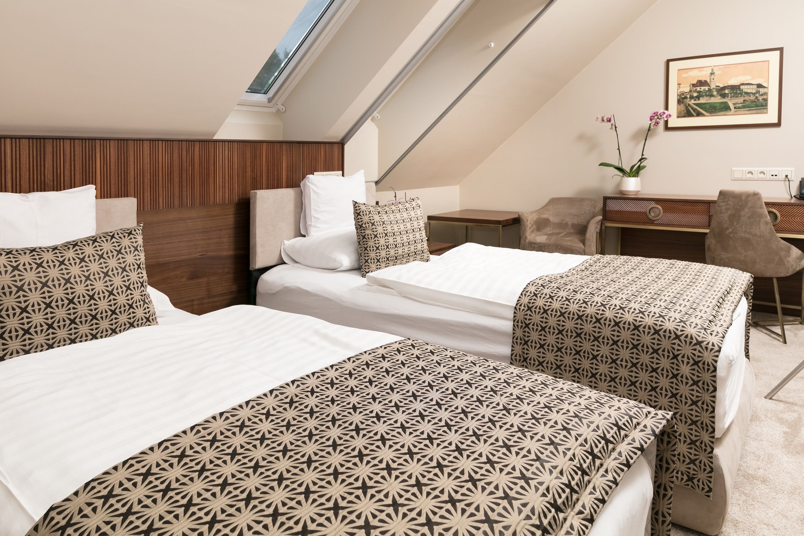 Deluxe, Twin Beds