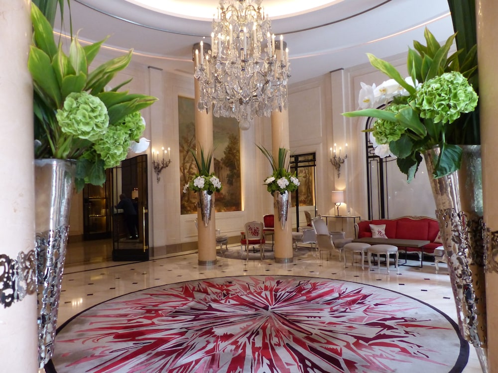 Hotel Plaza Athenee 8/79