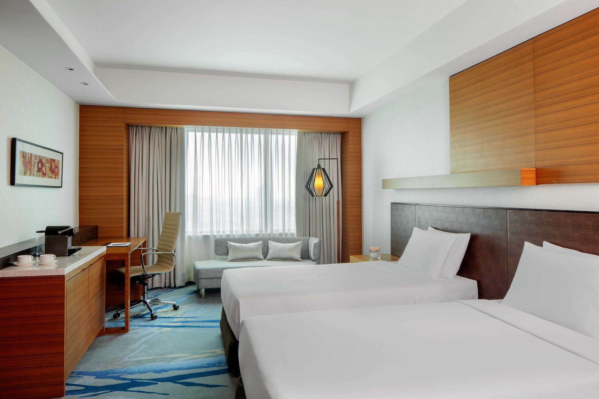 BUSINESS, CLUB LOUNGE ACCESS