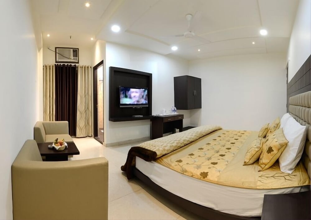 Hotel Madhushrie 35/50