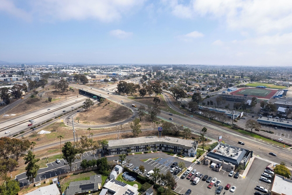 Motel6 San Diego, CA - North 52/61