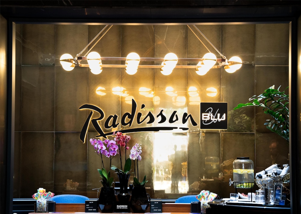RADISSON BLU MADRID PRADO 8/74