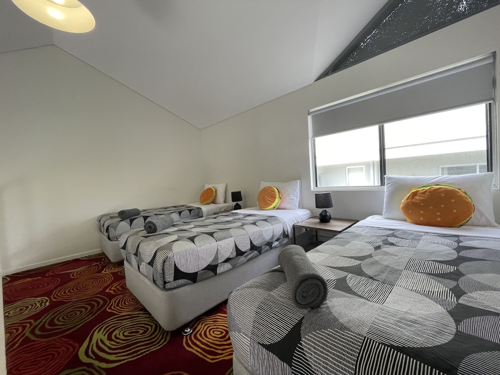 Coastal Motel 29/66
