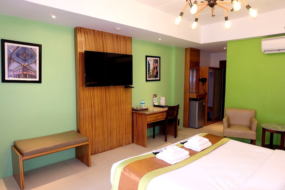London Beach Resort And Hotel 7/24