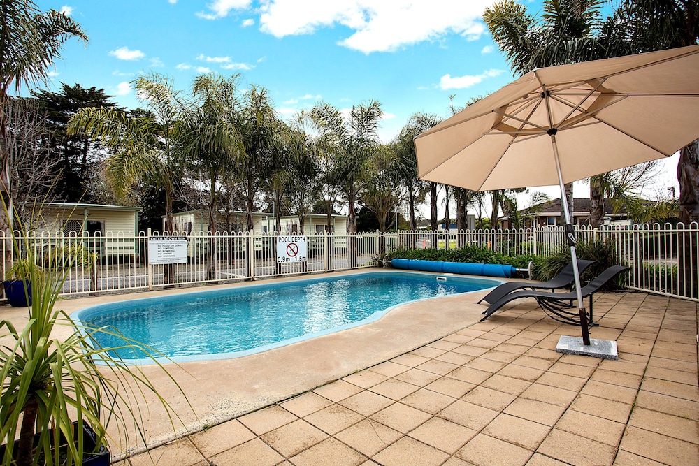 LAKE HAMILTON MOTOR VILLAGE AND CARAVAN PARK 43/50