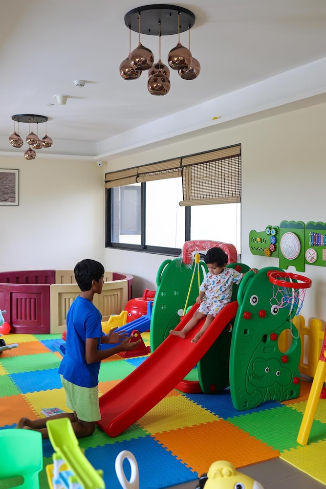 Radisson Resort Hatgad Saputara 66/74