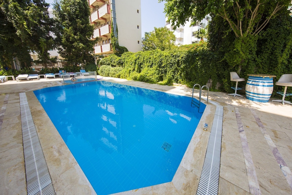 MODA BEACH HOTEL 5/57