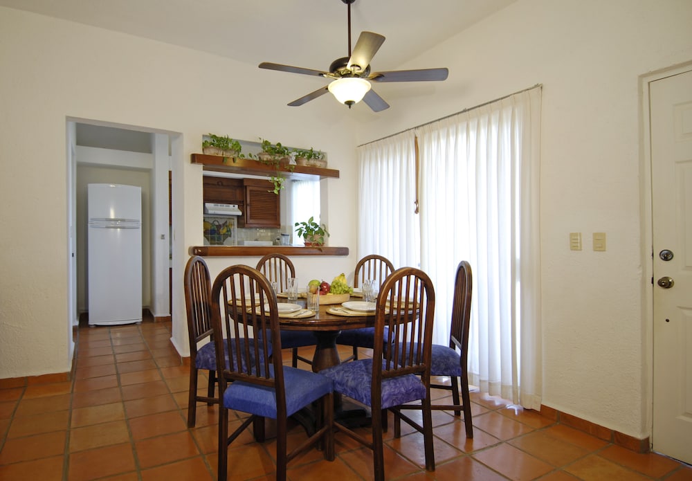 Las Palmas Condominios 24/36