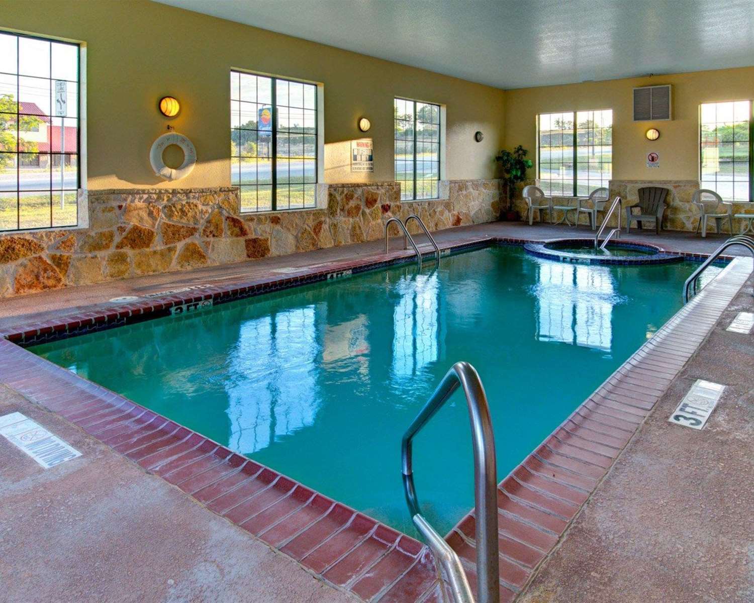 Quality Inn & Suites Glen Rose 14/23